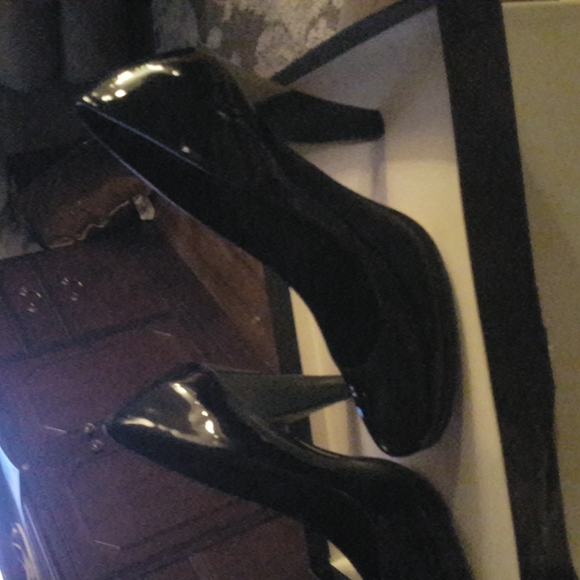 Delman shoes - Picture 2 of 5